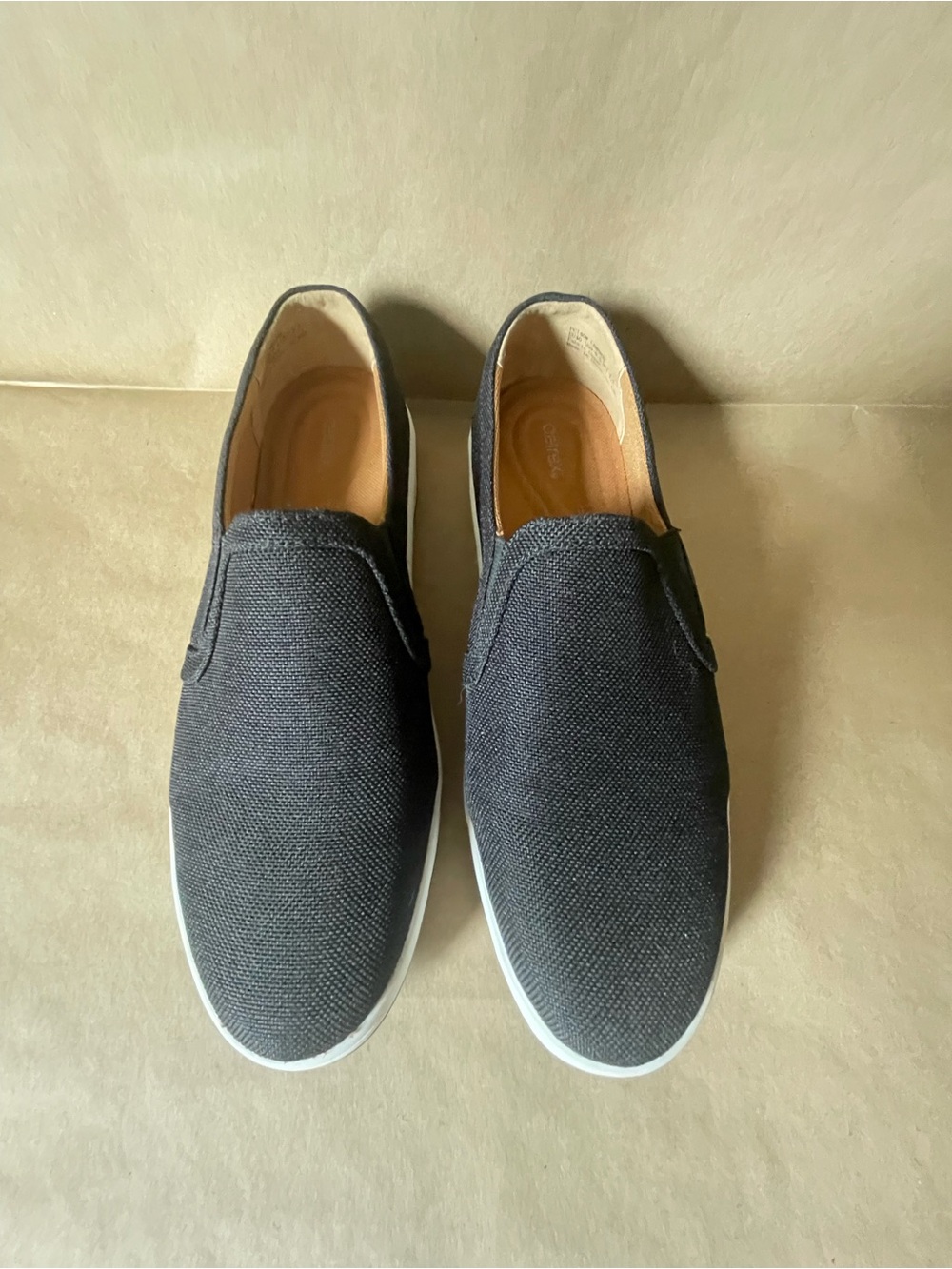 Women’s Aetrex Maeve Slip-On Canvas Sneakers in Black-New